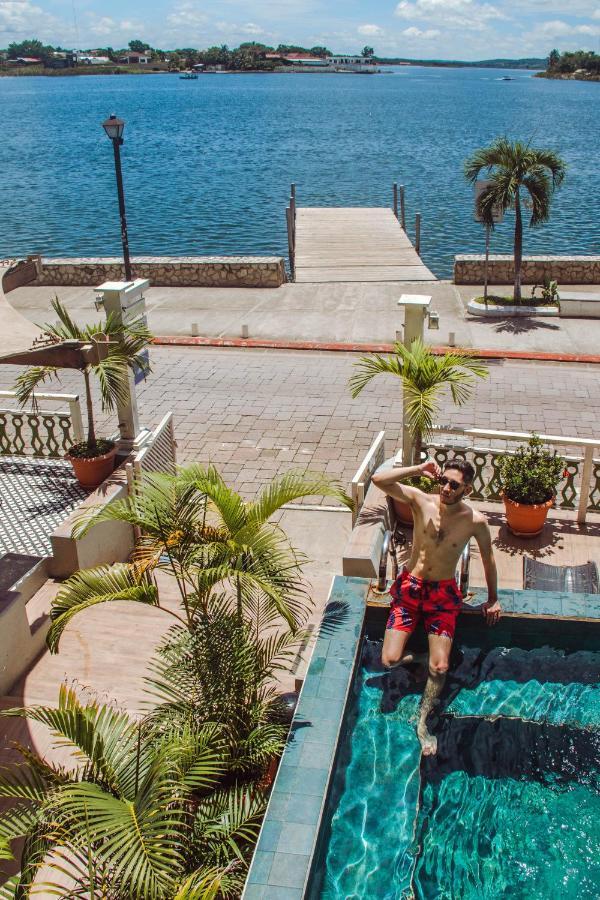 Hotel Peten Express Флорес Екстериор снимка
